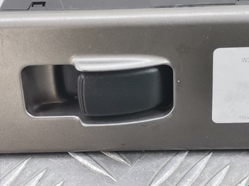 Кнопка стеклоподъемника MITSUBISHI Pajero Sport 1998-2008