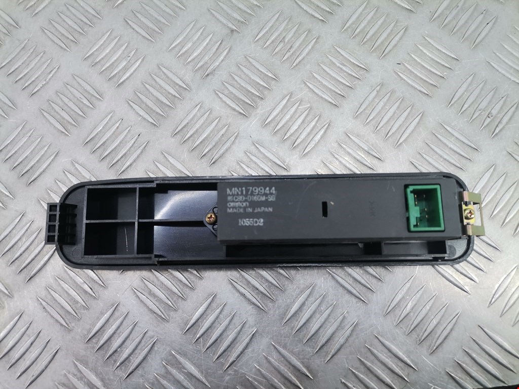 Кнопка стеклоподъемника MITSUBISHI Pajero Sport 1998-2008