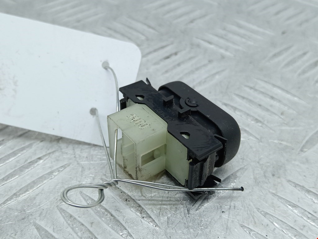 Кнопка антипробуксовочной системы MERCEDES-BENZ CLK-Class W208 1997-2002