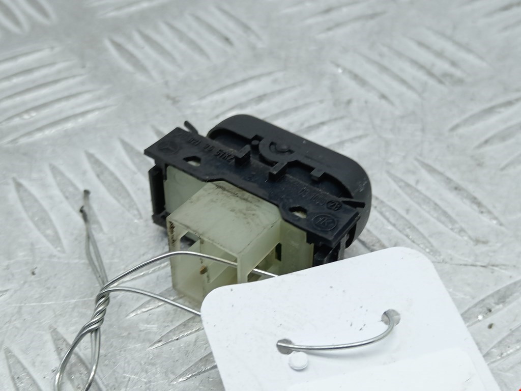 Кнопка антипробуксовочной системы MERCEDES-BENZ CLK-Class W208 1997-2002