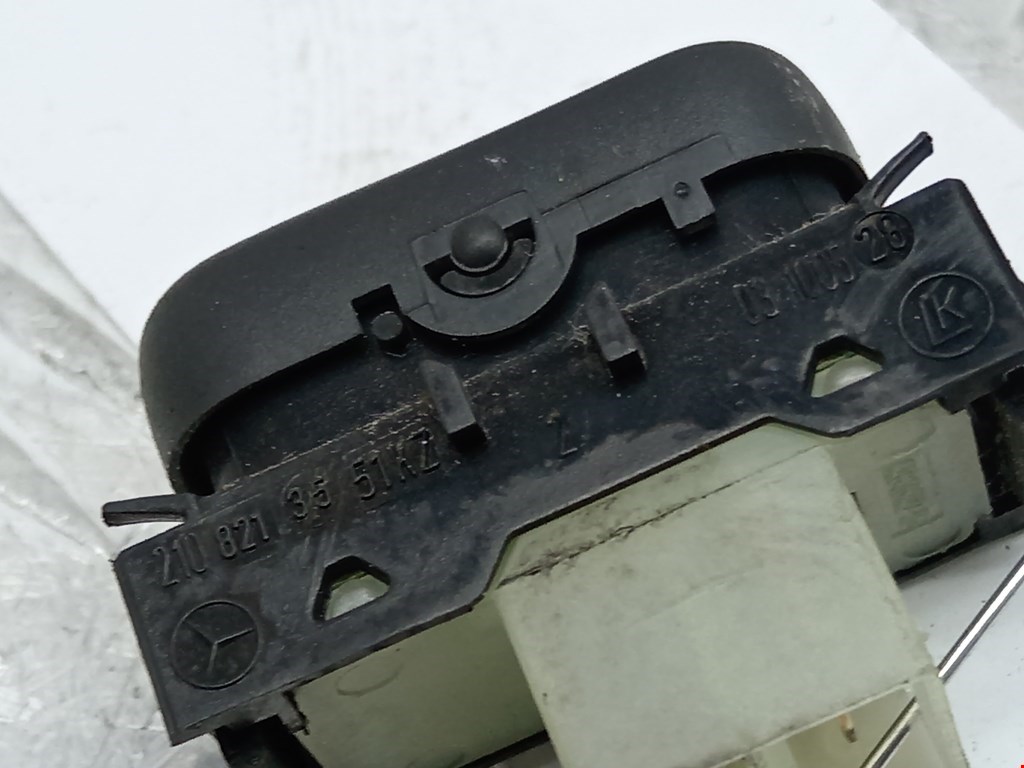 Кнопка антипробуксовочной системы MERCEDES-BENZ CLK-Class W208 1997-2002