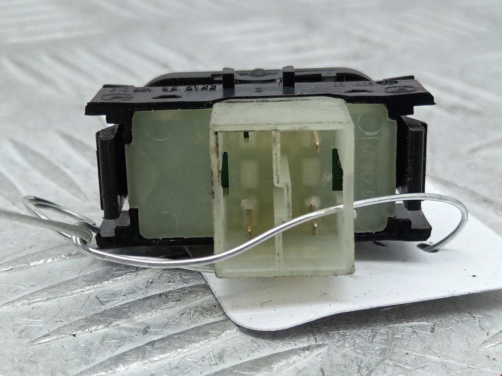 Кнопка антипробуксовочной системы MERCEDES-BENZ CLK-Class W208 1997-2002