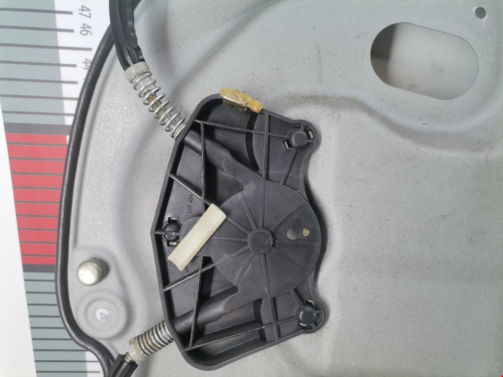 Стеклоподъемник задний левый VOLKSWAGEN Touran 2003-2010