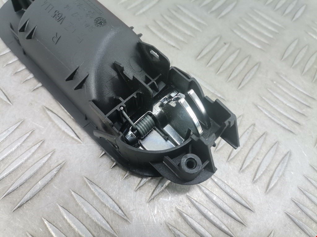 Ручка дверная задняя внутренняя правая VOLKSWAGEN Golf V Plus 2004-2009