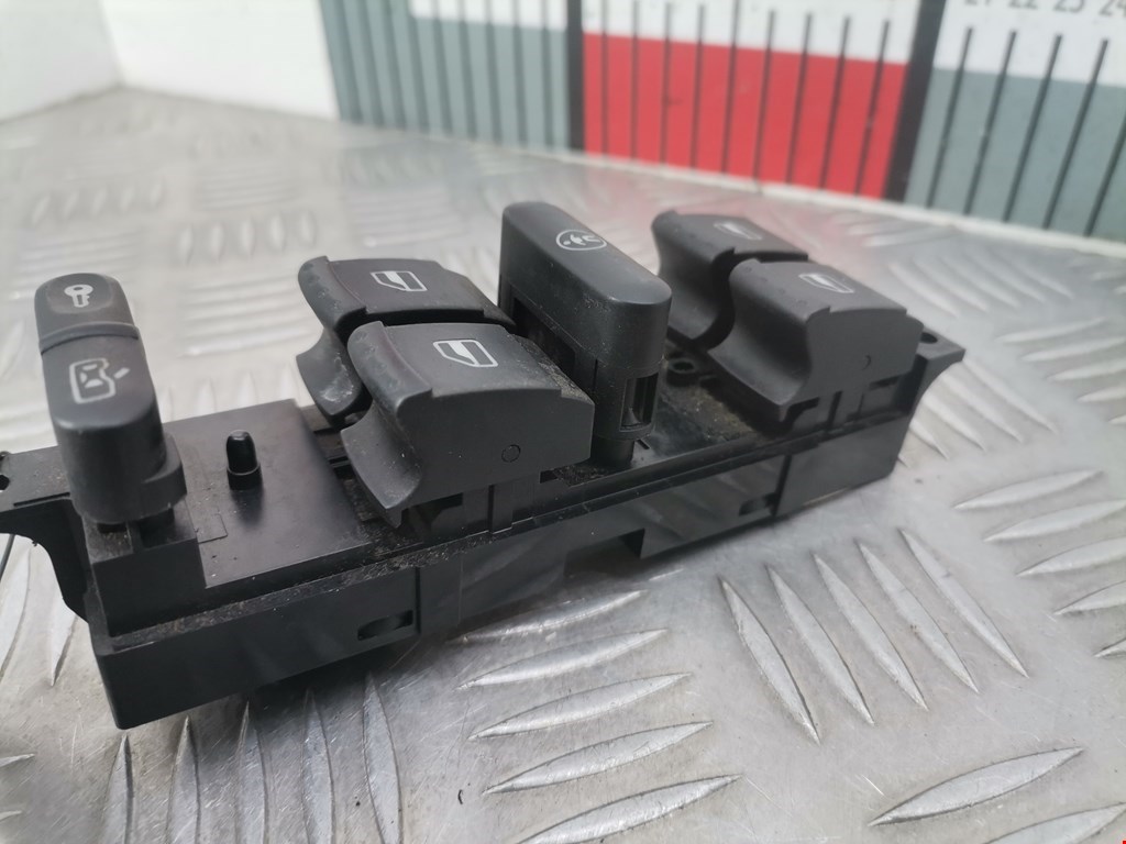 Блок управления стеклоподъемниками VOLKSWAGEN Bora 1998-2005