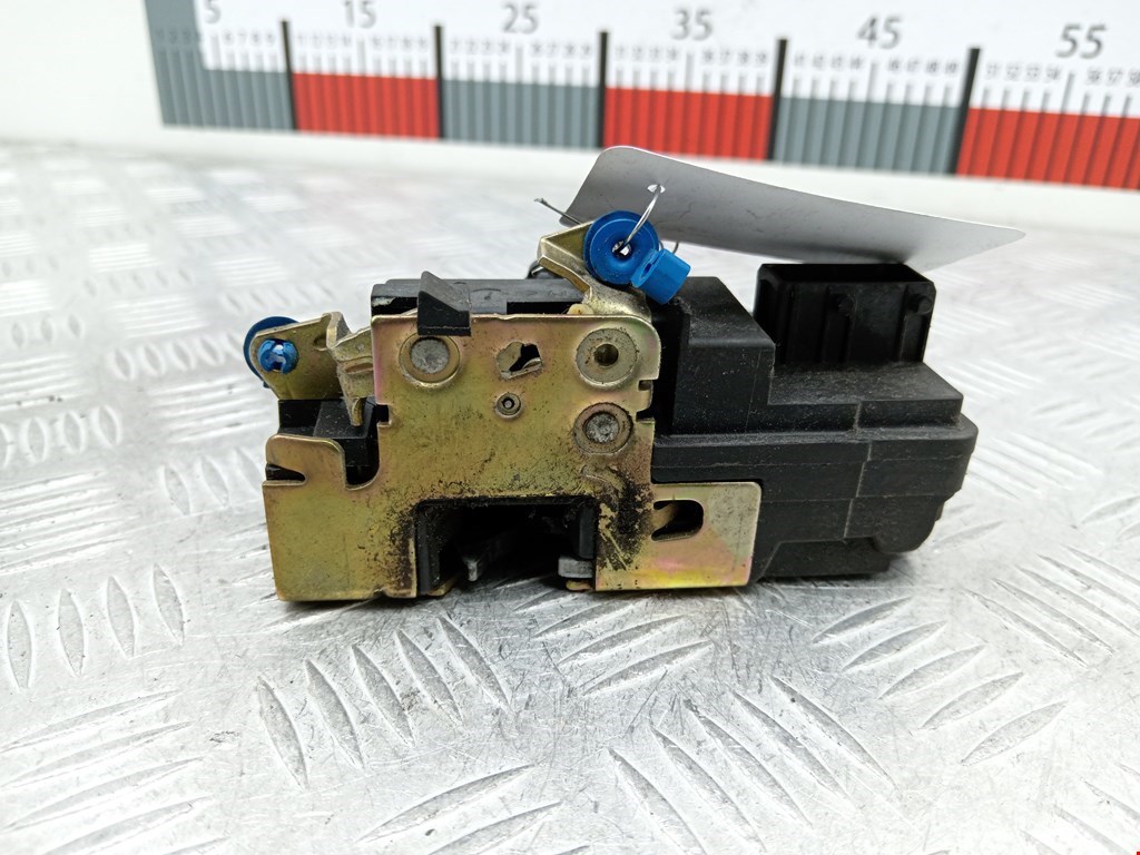 Замок двери передней правой PEUGEOT Partner 1996-2009