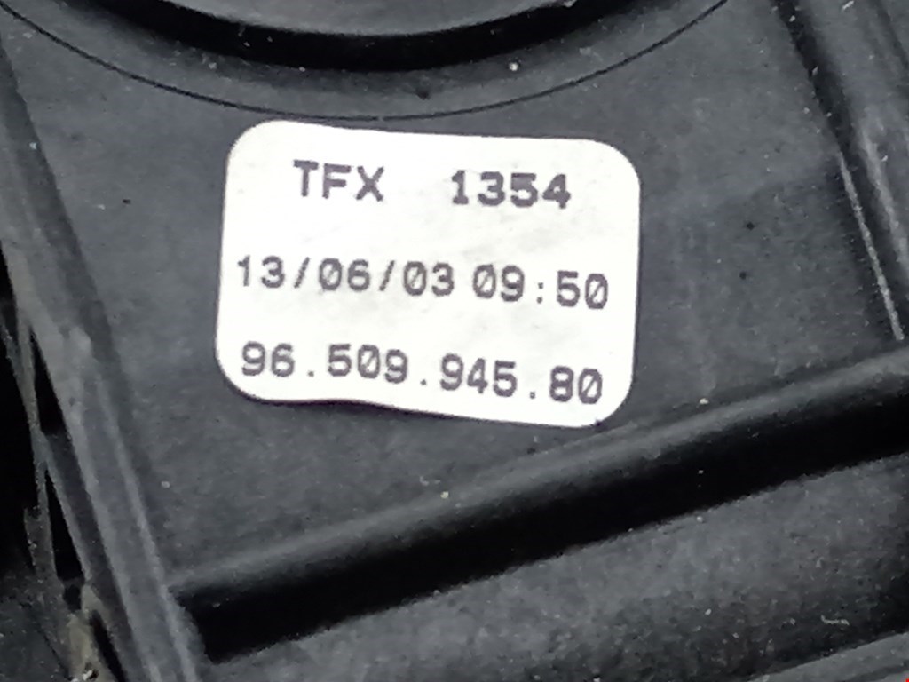 Кулиса (селектор) АКПП/МКПП в салоне PEUGEOT 307 2001-2008