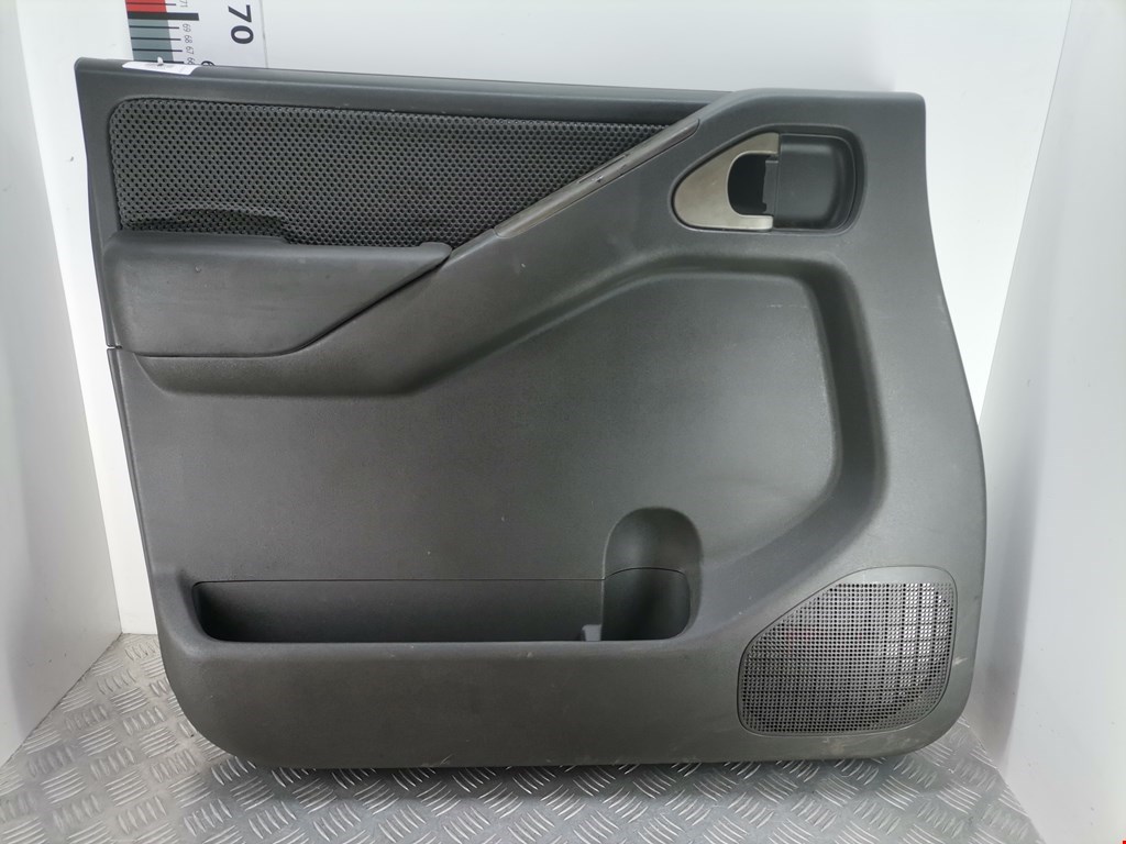 Обшивка двери передняя левая NISSAN Navara III D40 2005-2015