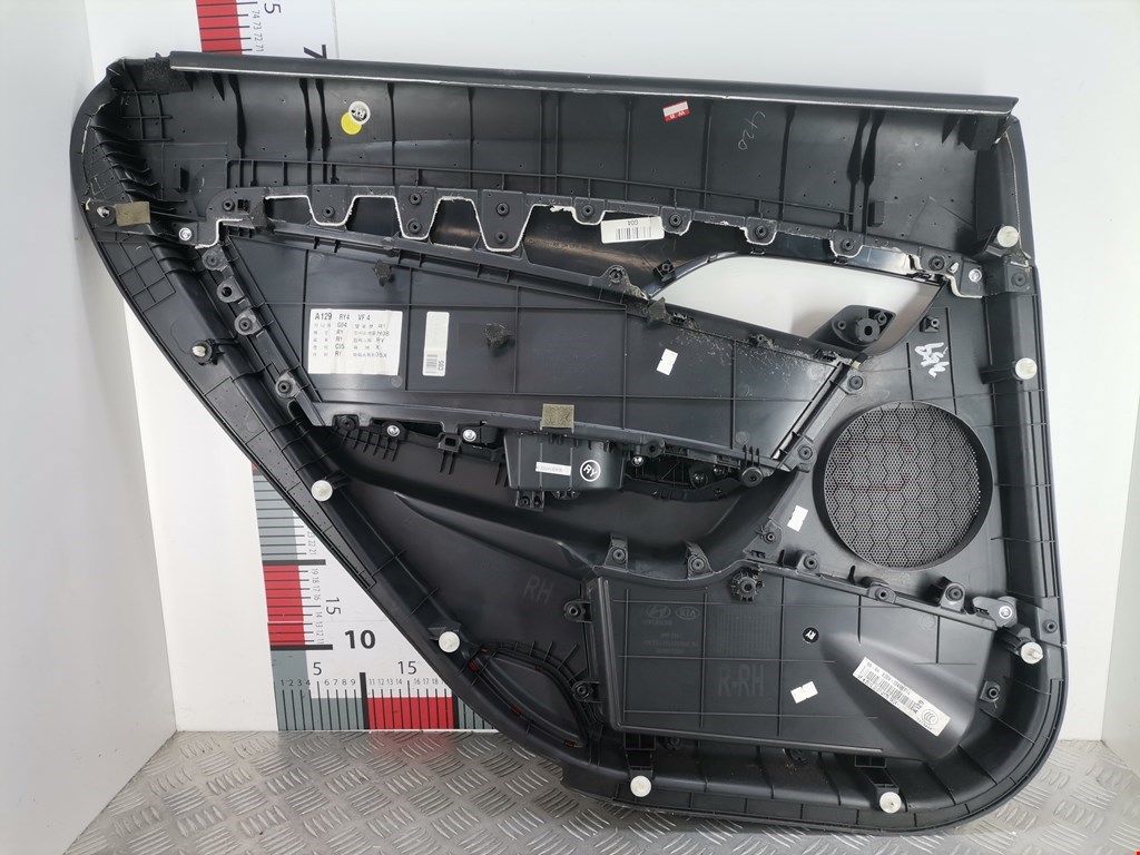 Обшивка двери задняя правая HYUNDAI i40 2011-2019