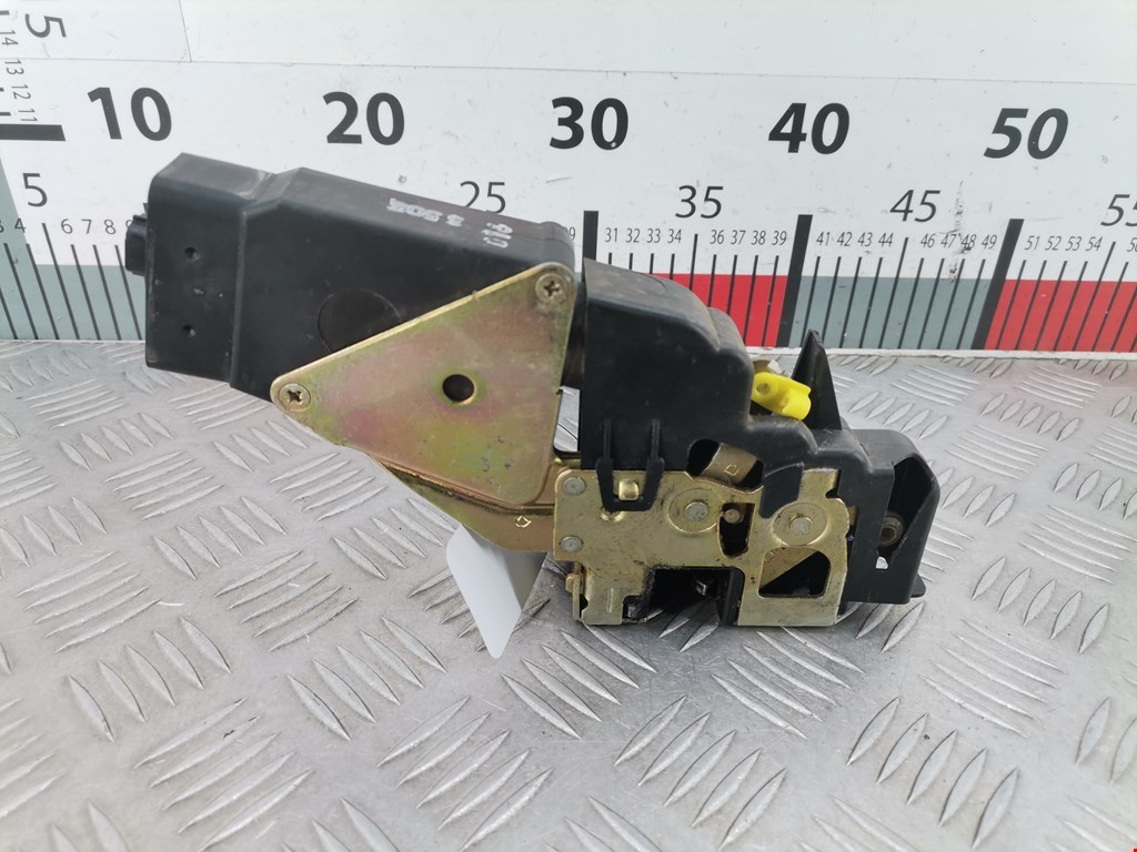 Замок двери передней правой MITSUBISHI Space Star 1999-2006