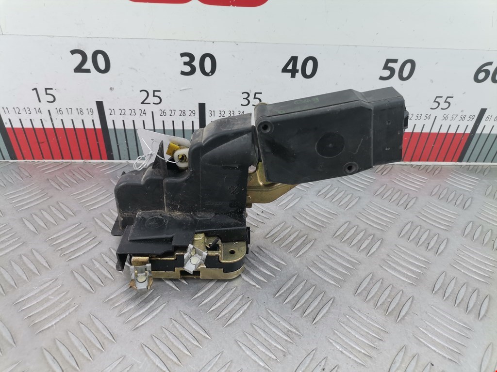 Замок двери передней правой MITSUBISHI Carisma 1995-1999