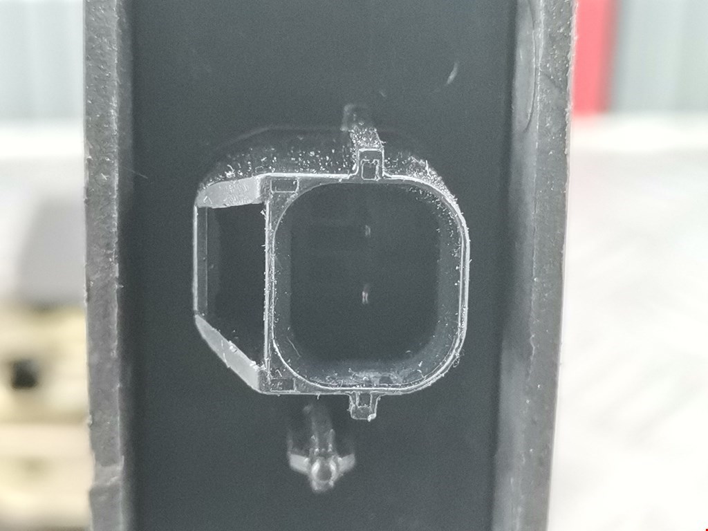 Замок двери передней правой MITSUBISHI Carisma 1995-1999