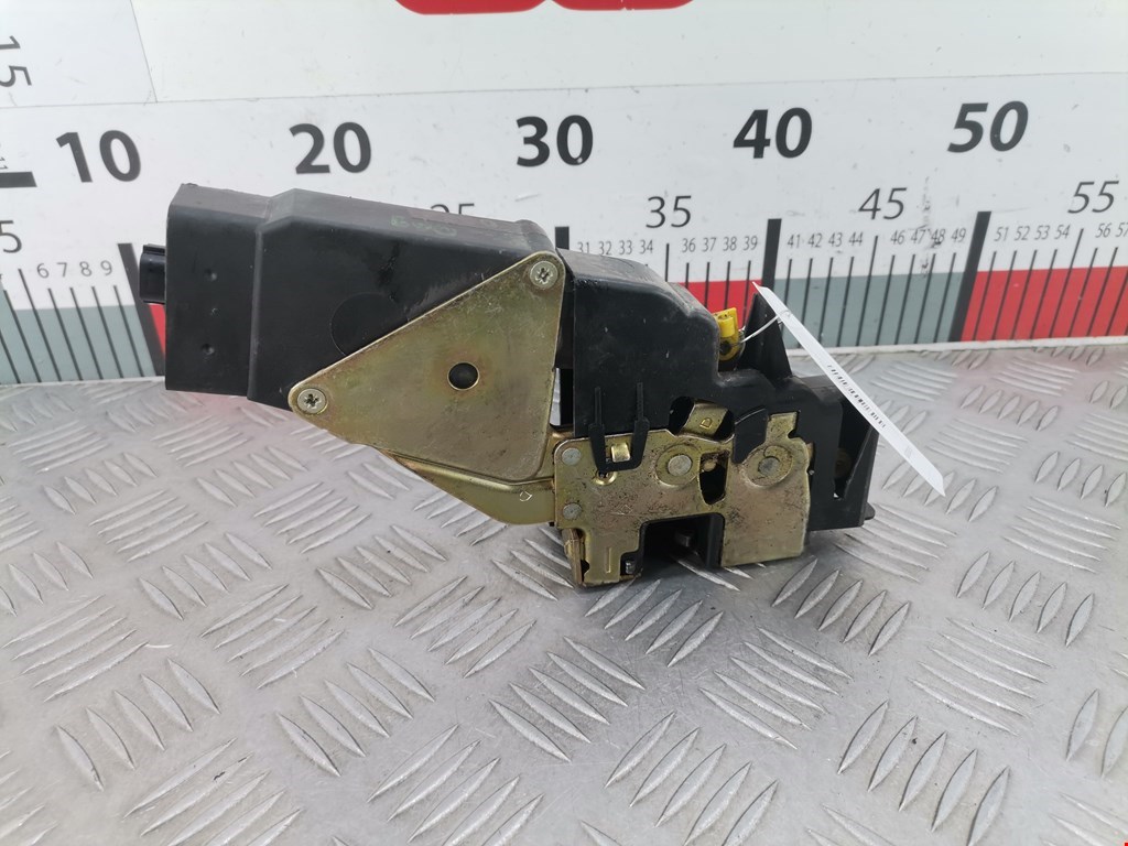 Замок двери передней правой MITSUBISHI Carisma 1995-1999