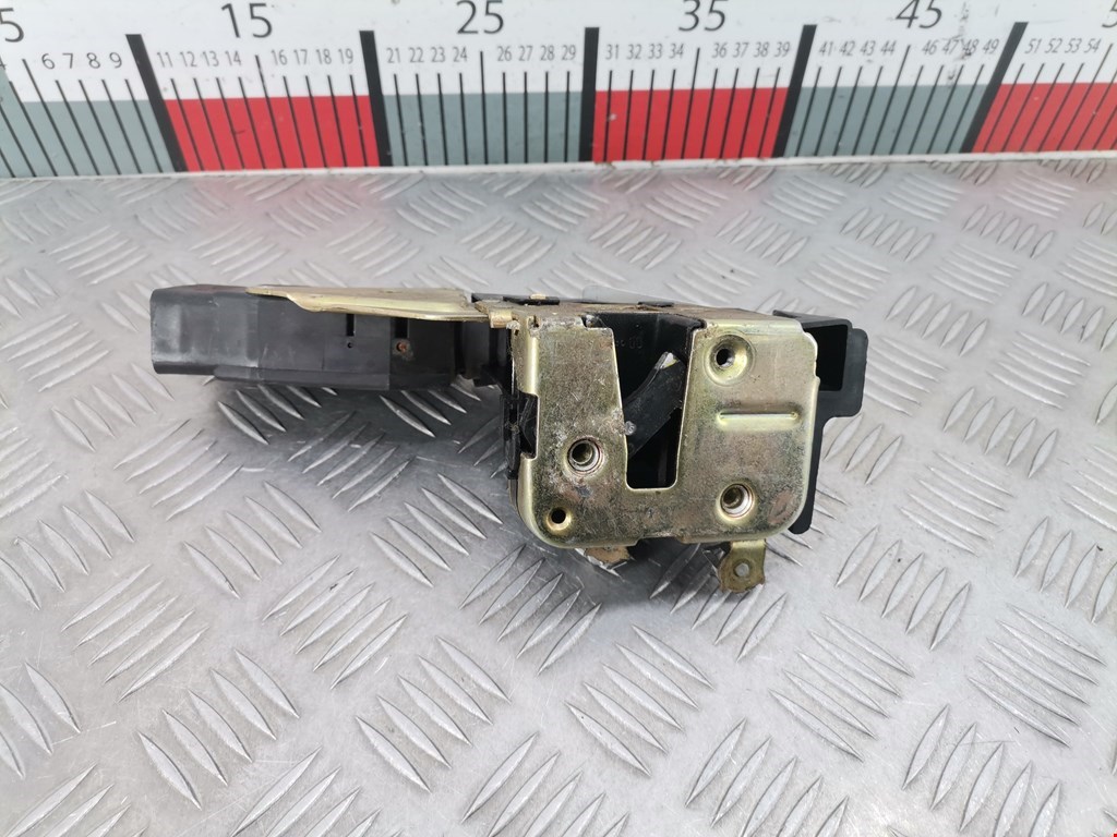 Замок двери передней правой MITSUBISHI Carisma 1995-1999