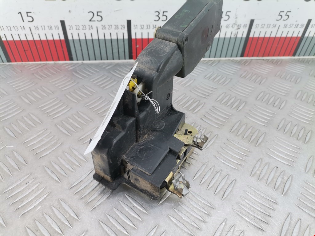 Замок двери передней правой MITSUBISHI Carisma 1995-1999