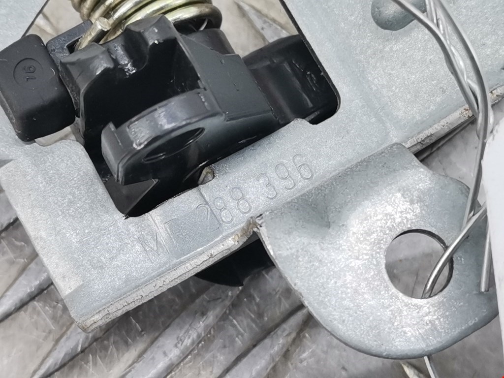 Ручка дверная передняя внутренняя правая MITSUBISHI Space Star 1999-2006