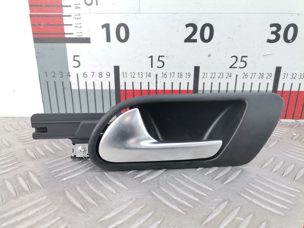 Ручка дверная задняя внутренняя левая VOLKSWAGEN Golf V 2003-2009