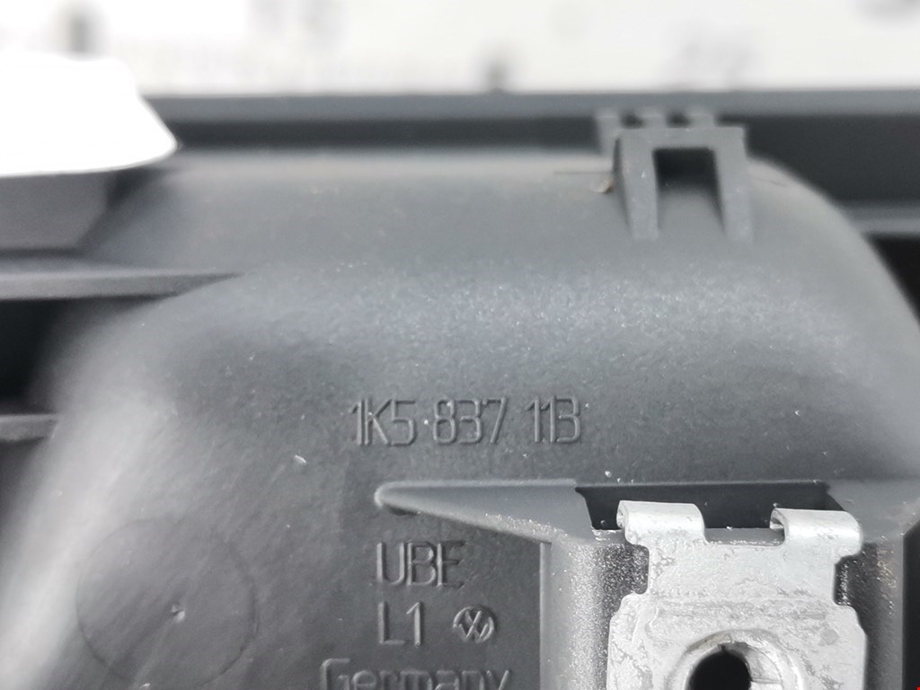 Ручка дверная задняя внутренняя левая VOLKSWAGEN Golf V 2003-2009