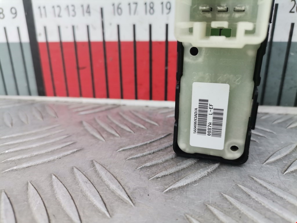 Кнопка стеклоподъемника JEEP Patriot 2007-2017