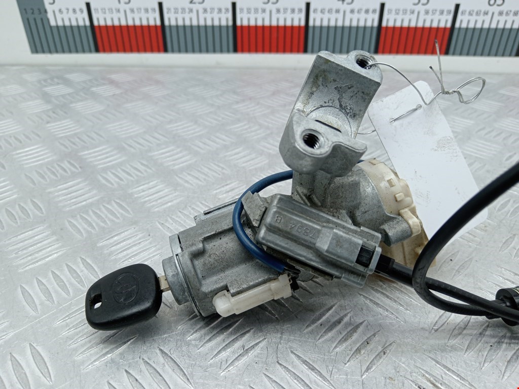 Замок зажигания TOYOTA Yaris 1999-2005