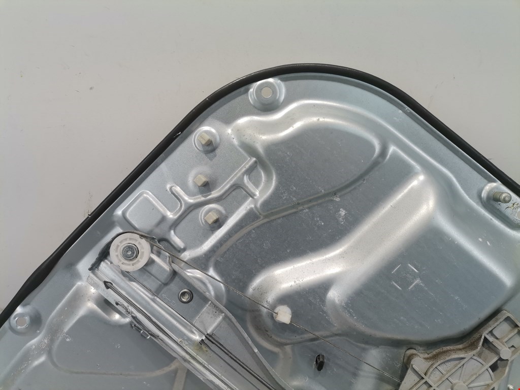 Стеклоподъемник задний правый HYUNDAI Santa Fe CM 2005-2012