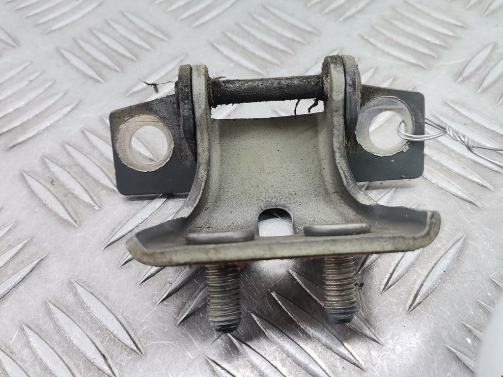 Петля крышки (двери) багажника Chevrolet Orlando (2010-2023)