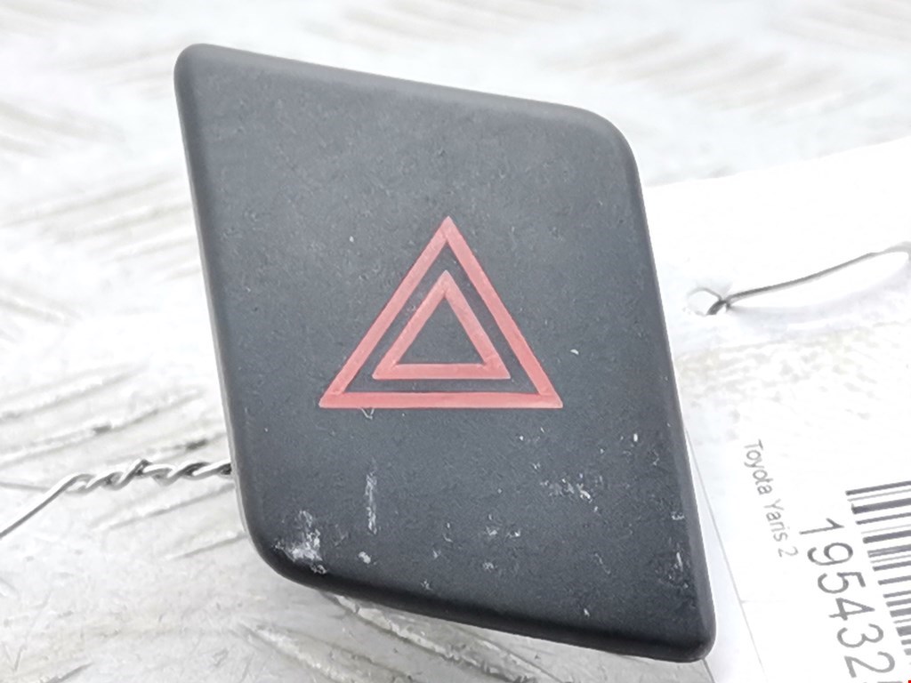 Кнопка аварийной сигнализации (аварийки) TOYOTA Yaris II XP50 2005-2011