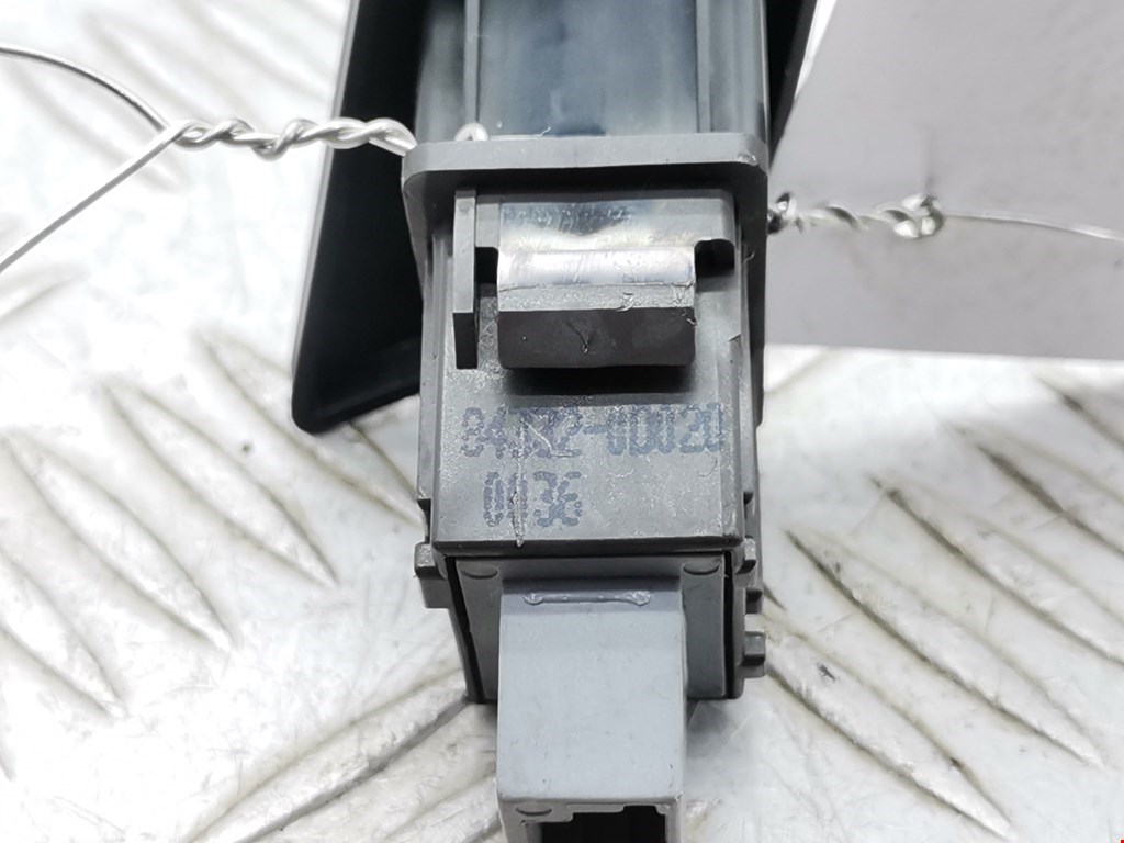 Кнопка аварийной сигнализации (аварийки) TOYOTA Yaris II XP50 2005-2011