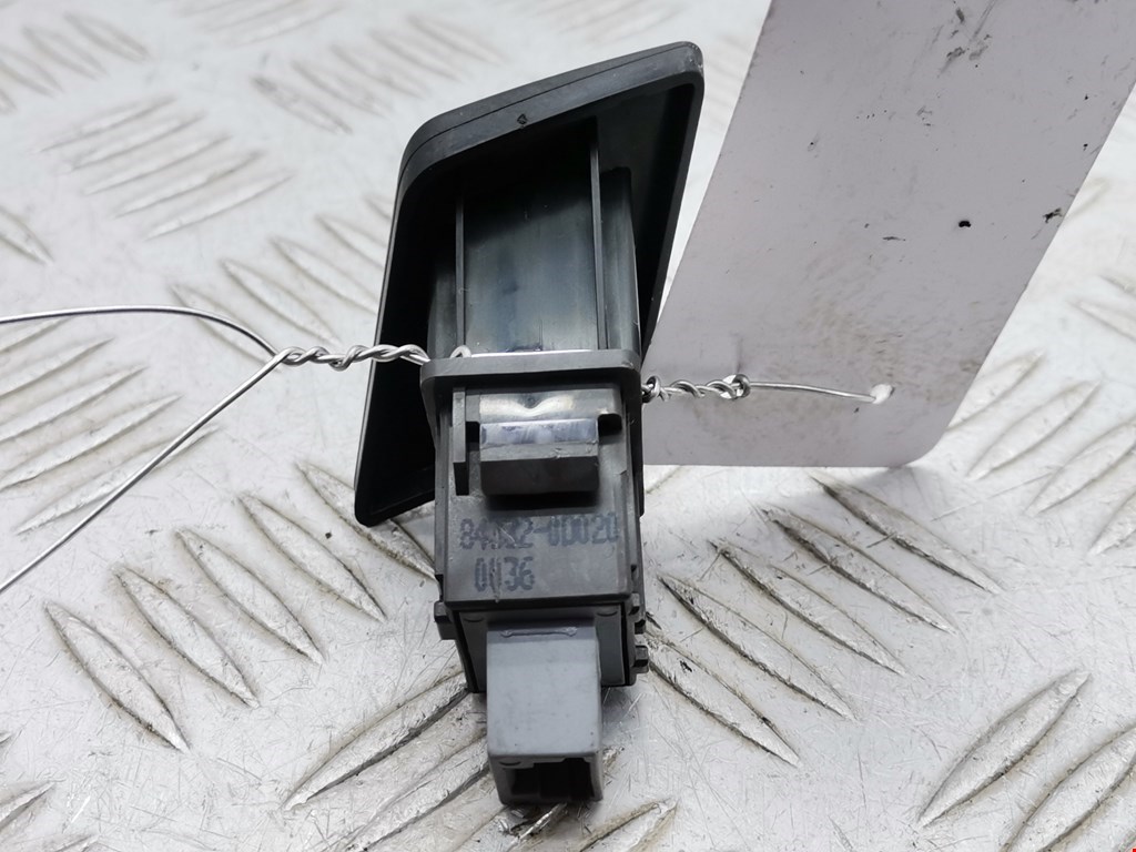 Кнопка аварийной сигнализации (аварийки) TOYOTA Yaris II XP50 2005-2011