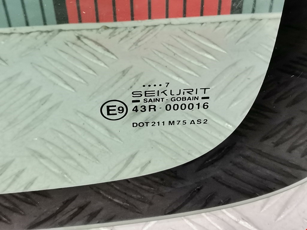 Стекло двери заднее правое CITROEN Berlingo 1996-2012