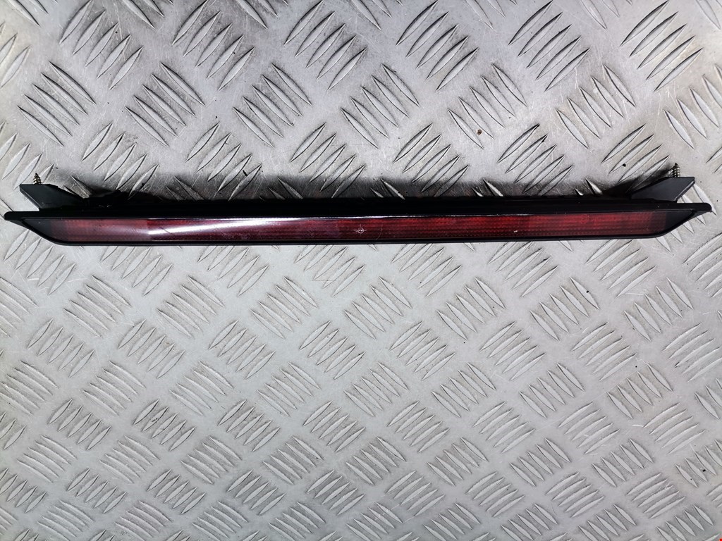 Фонарь дополнительный тормозной (стоп-сигнал) Volkswagen Golf 4 (1997-2004)