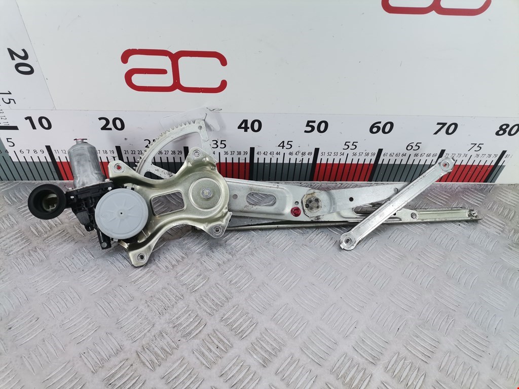 Стеклоподъемник задний правый TOYOTA Prius II XW20 2003-2012