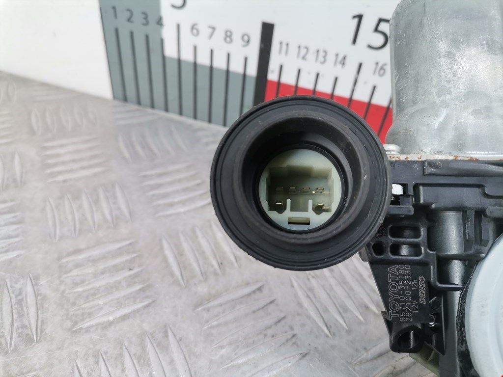 Стеклоподъемник задний правый TOYOTA Prius II XW20 2003-2012