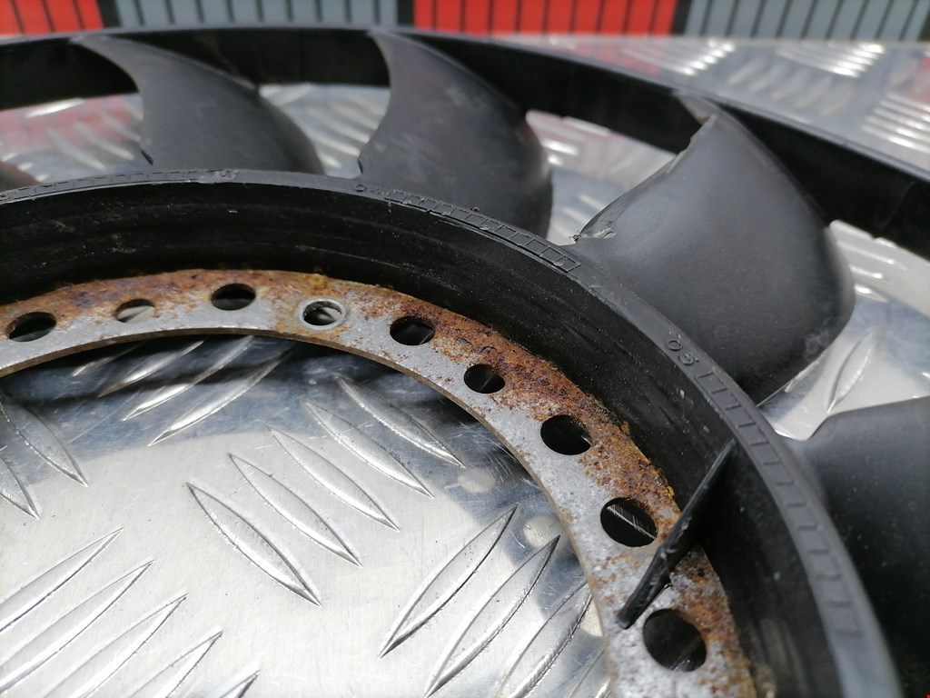 Крыльчатка вентилятора (лопасти) AUDI A4 B6 2001-2005