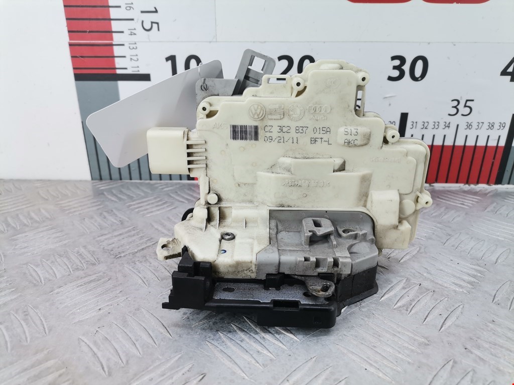 Замок двери передней левой VOLKSWAGEN Passat B7 2011-2015