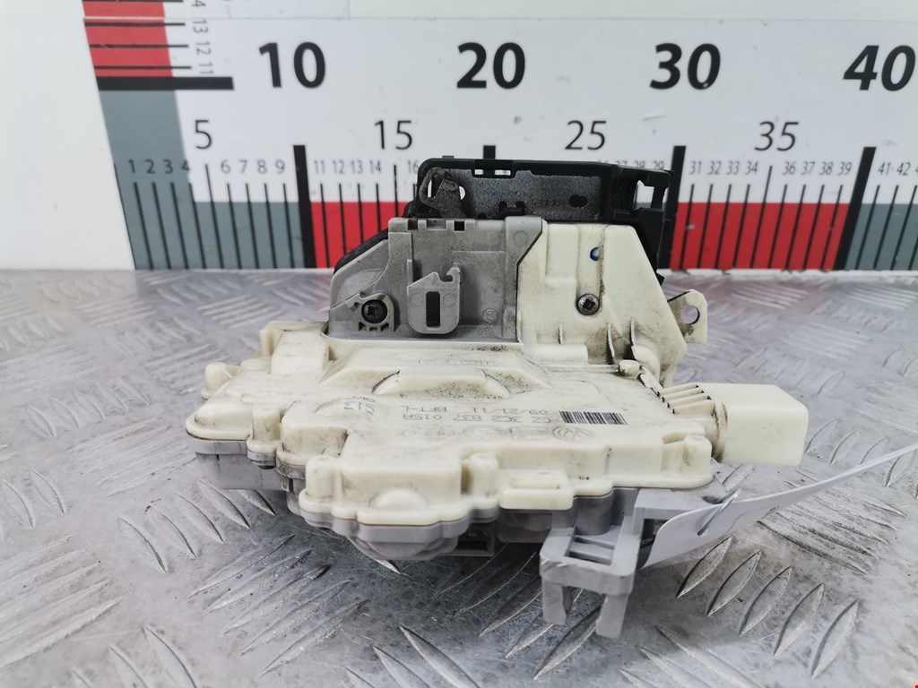 Замок двери передней левой VOLKSWAGEN Passat B7 2011-2015