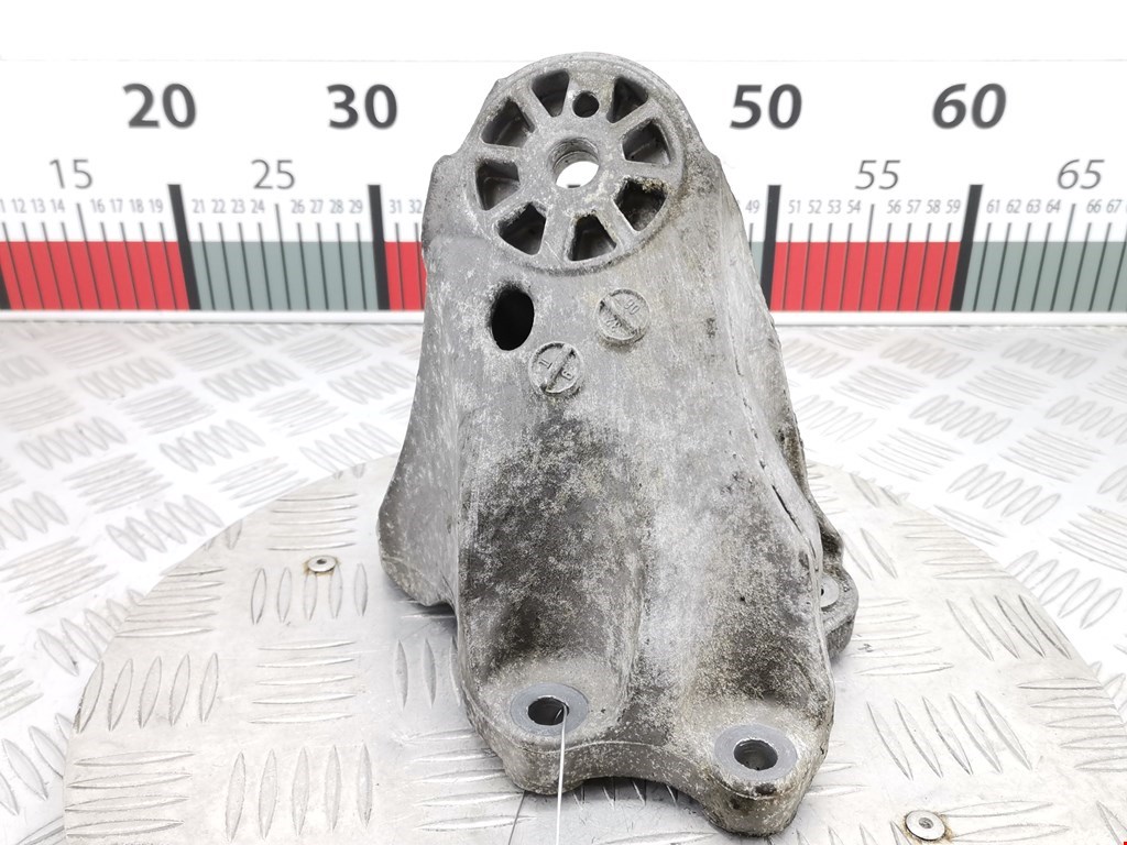 Кронштейн (крепление лапа) двигателя Audi Q7 4L (2005-2015)