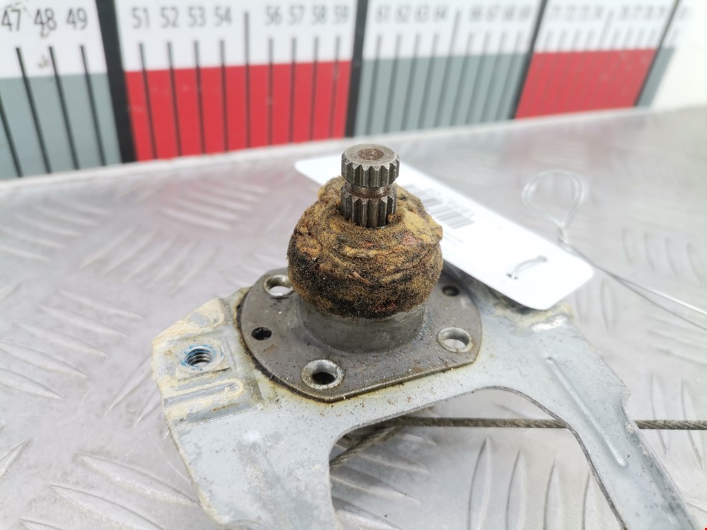 Стеклоподъемник задний правый MERCEDES-BENZ 190 (W201) 190 W201 1982-1993