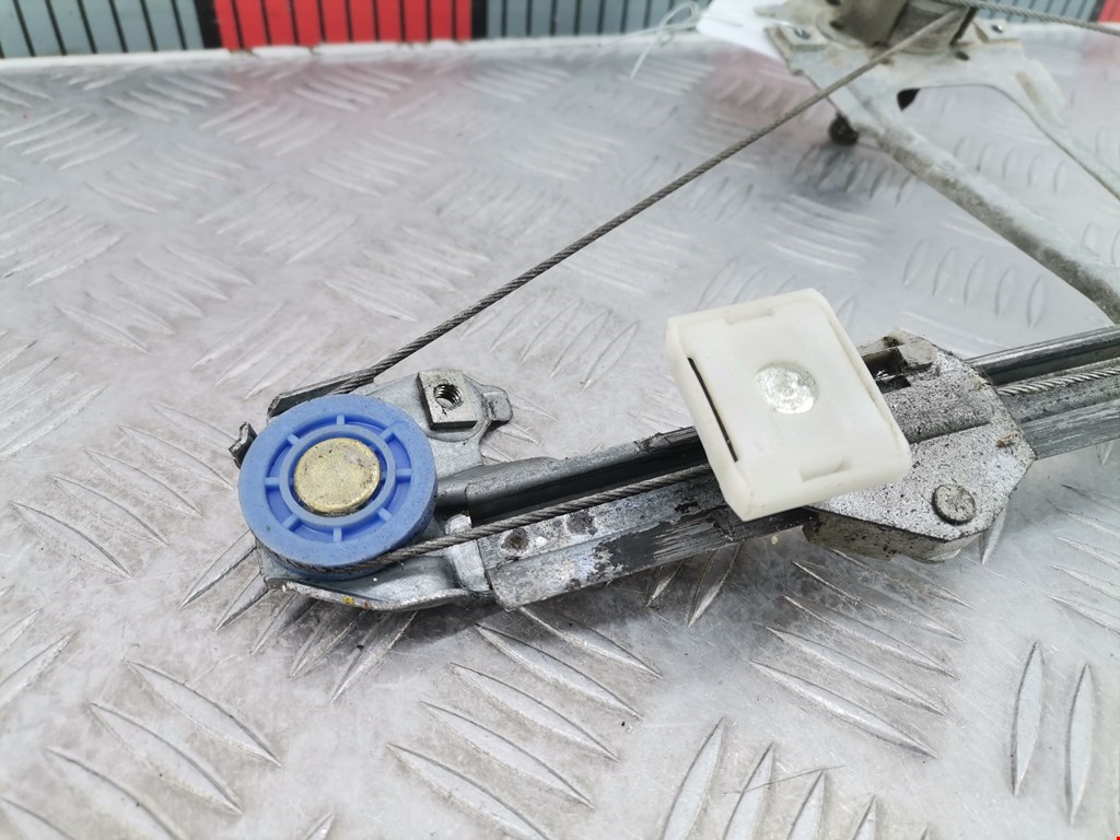 Стеклоподъемник задний правый MERCEDES-BENZ 190 (W201) 190 W201 1982-1993