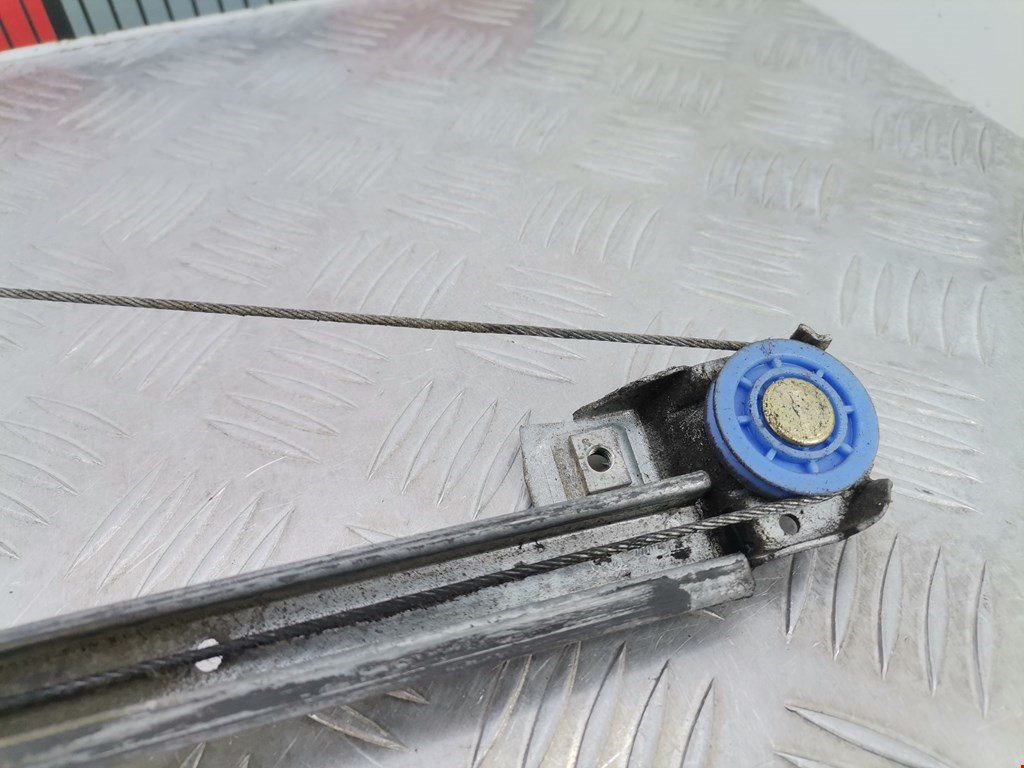 Стеклоподъемник задний правый MERCEDES-BENZ 190 (W201) 190 W201 1982-1993