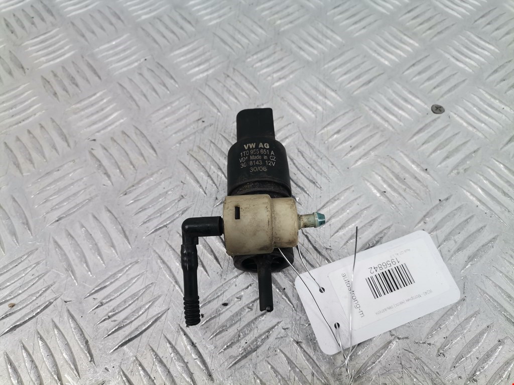 Насос (моторчик) омывателя Audi Q7 4L (2005-2015)