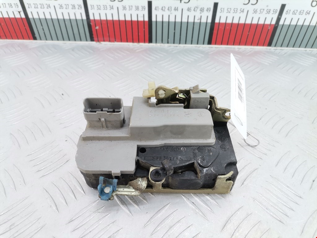 Замок двери передней правой PEUGEOT Partner 1996-2009