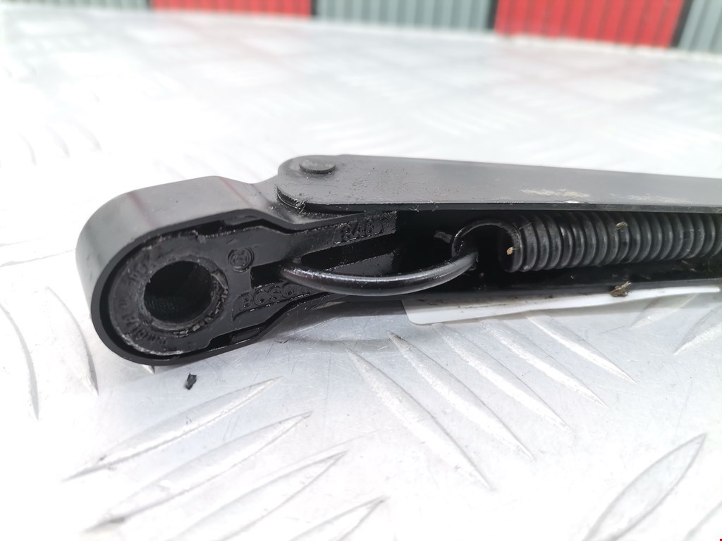 Поводок дворника задний (заднего) MITSUBISHI Space Star 1999-2006