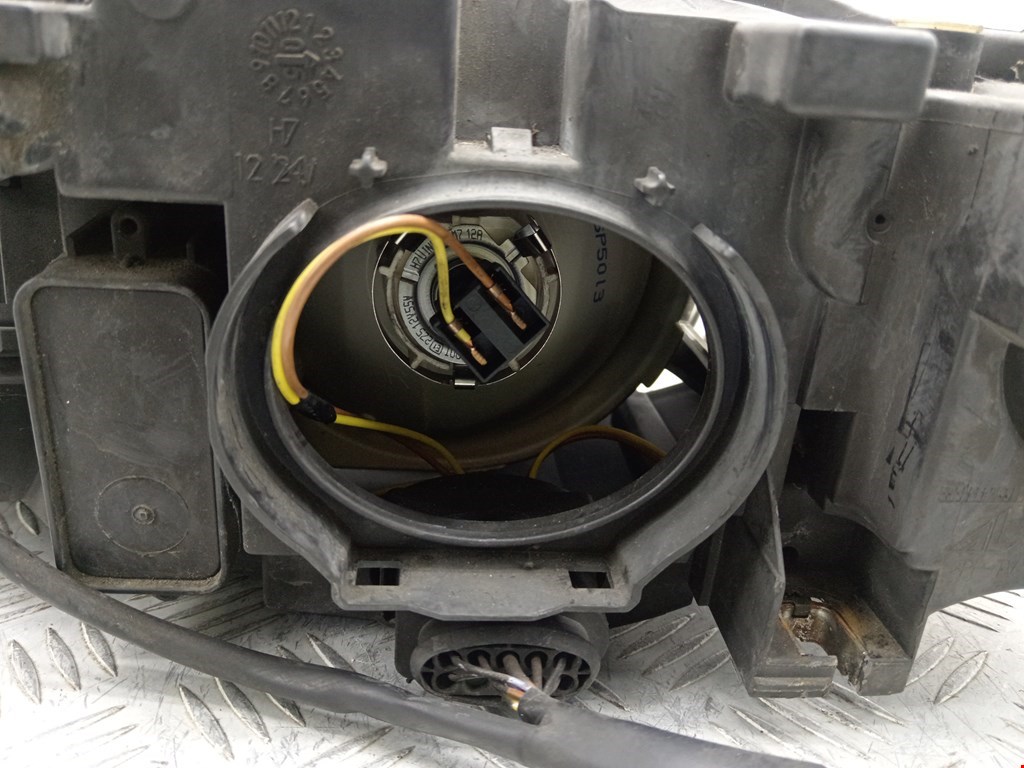 Фара правая AUDI A4 B7 2004-2007