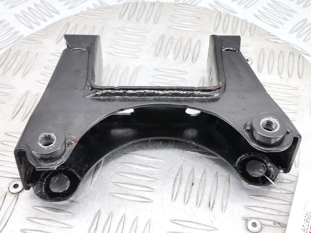 Кронштейн (крепление лапа траверса) кпп Skoda Fabia 1 (1999-2007)