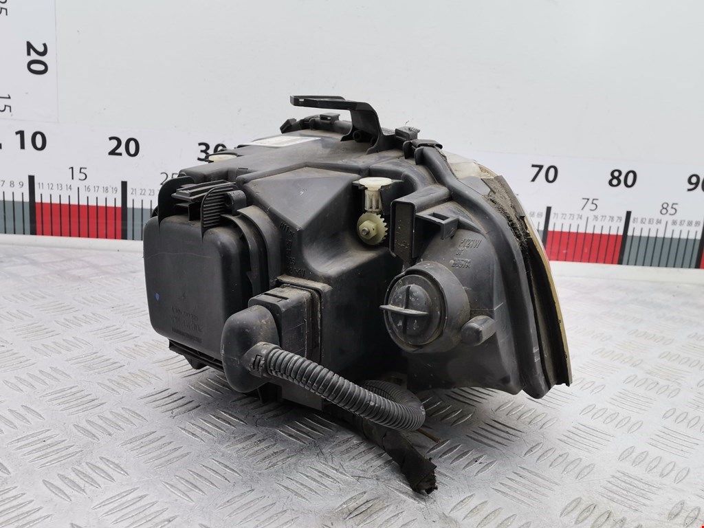 Фара правая AUDI A3 8P 2003-2013