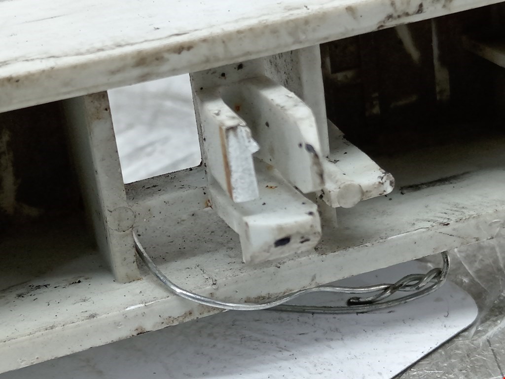 Кронштейн переднего бампера правый FORD Focus II 2005-2011