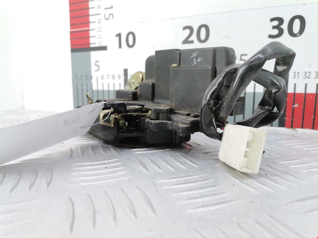 Замок двери передней правой MAZDA Xedos 6 1992-1999