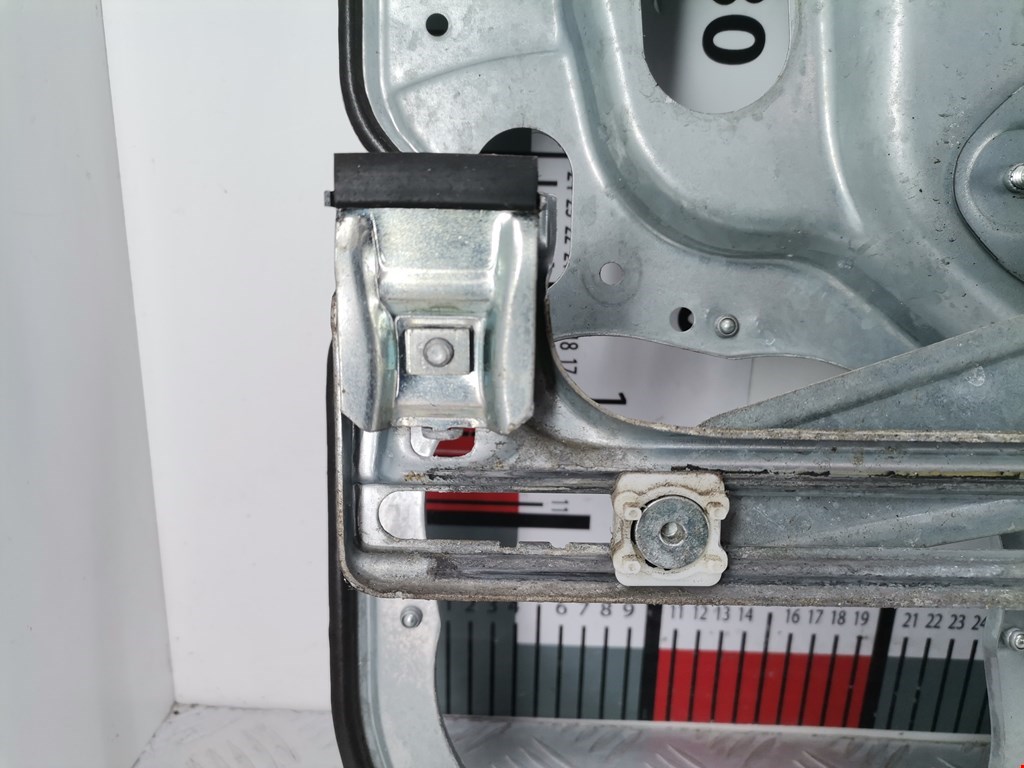 Стеклоподъемник передний левый FORD Kuga 2008-2012