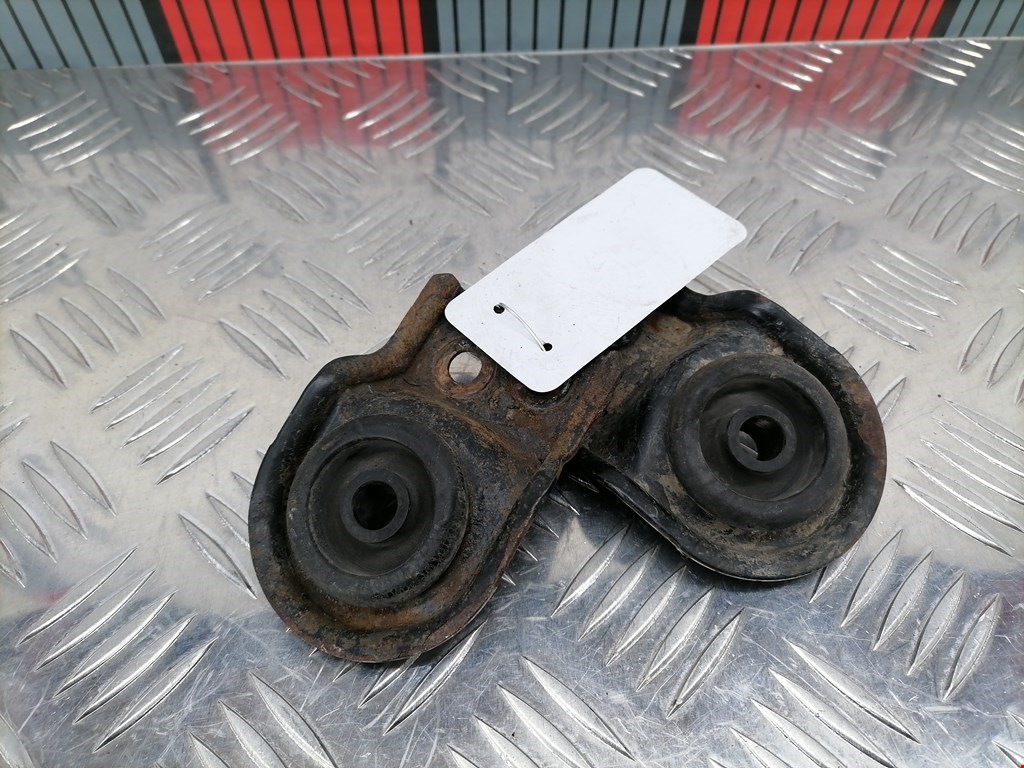 Кронштейн (крепление) радиатора MITSUBISHI Carisma 1995-1999